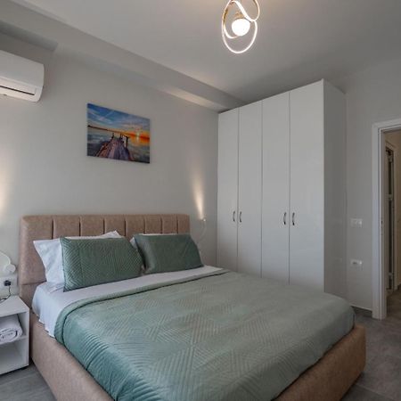 Esel Apartments Sarandë Exterior foto