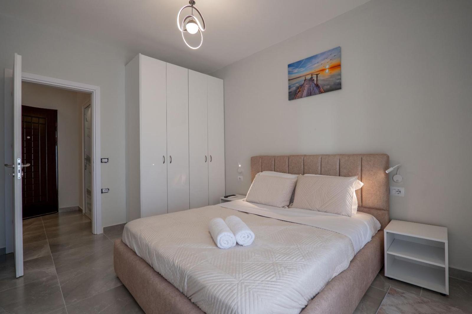 Esel Apartments Sarandë Exterior foto